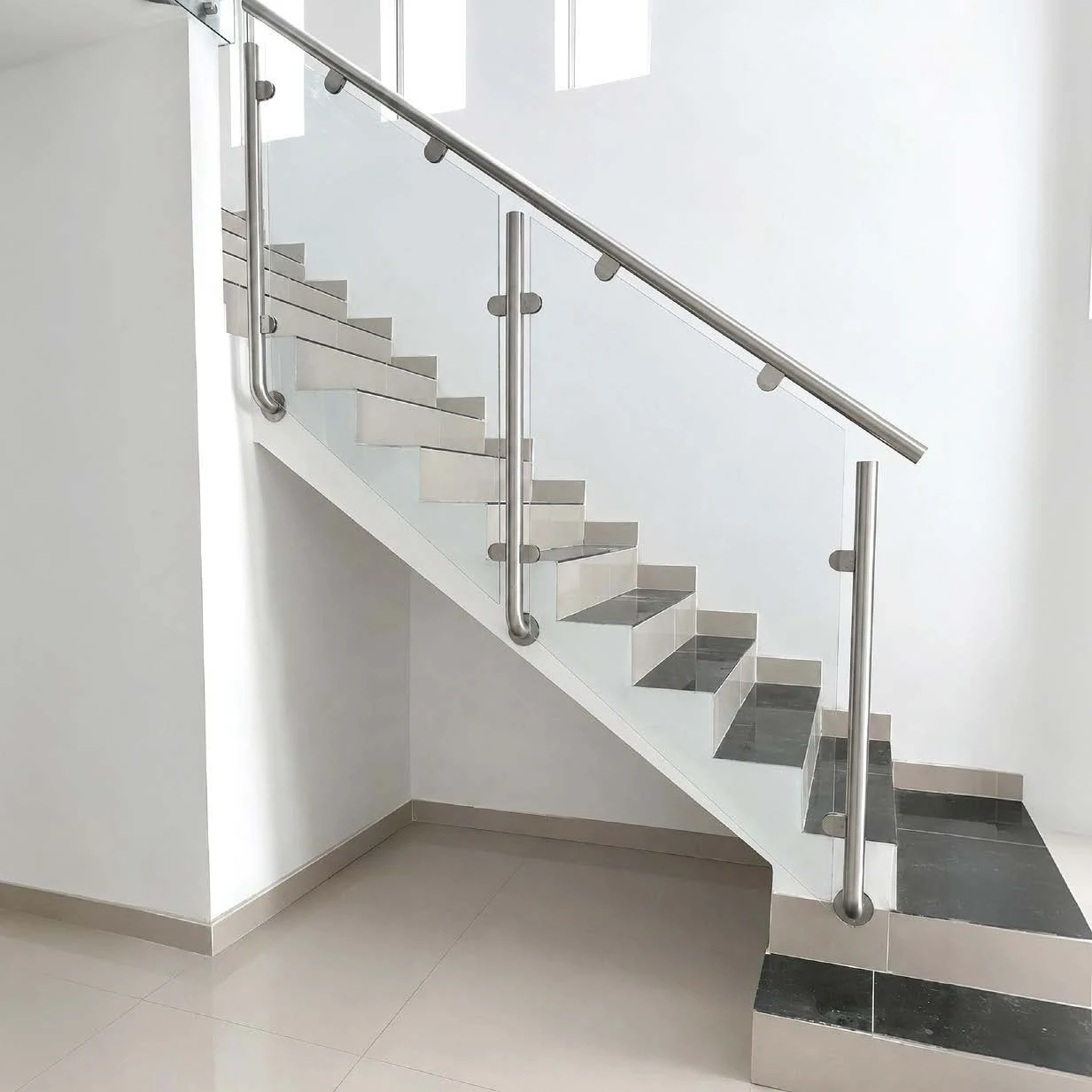 Barandal con poste y cristal
