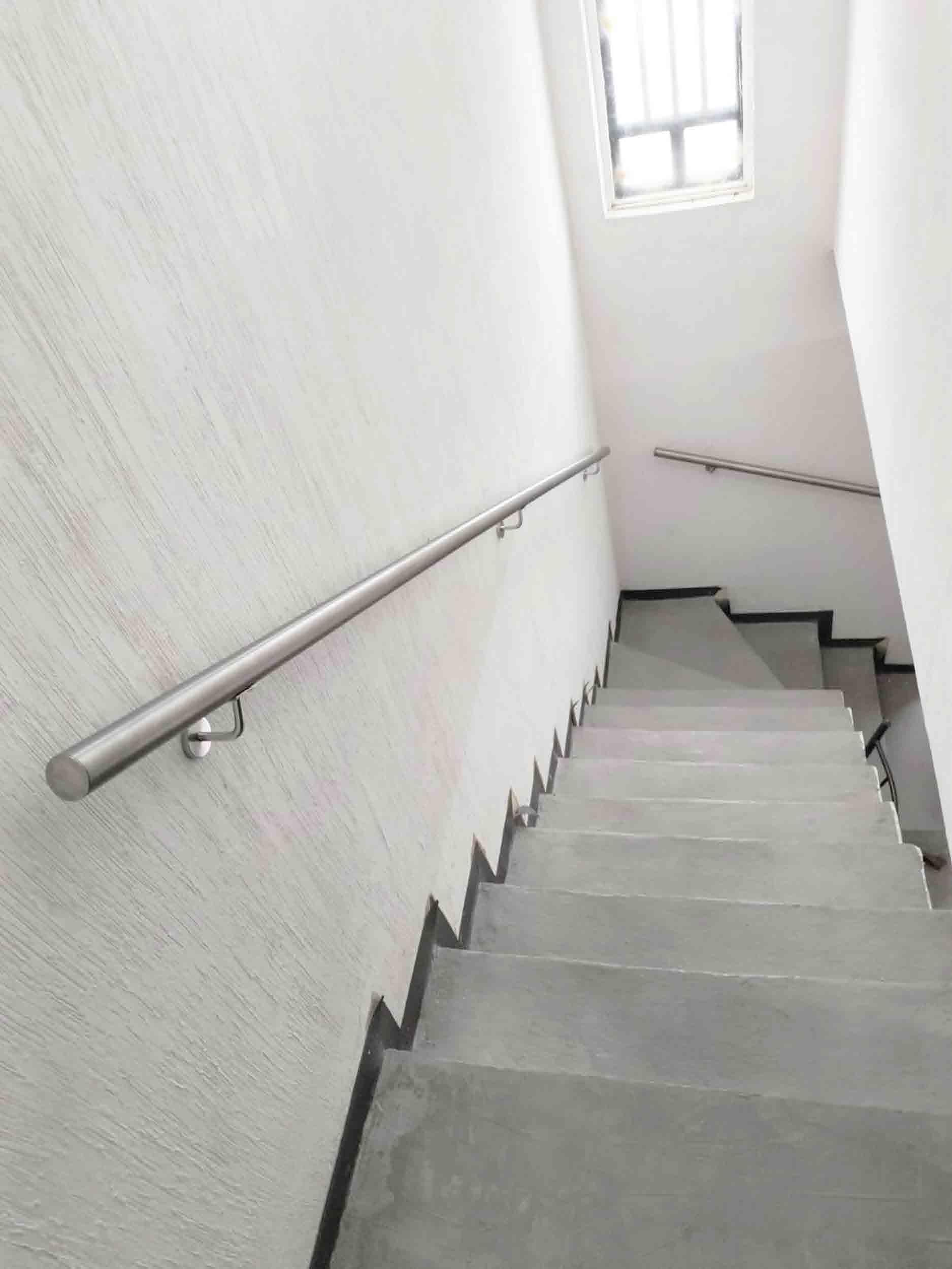 Instalación de pasamanos residencial del catálogo Pasamanos IO